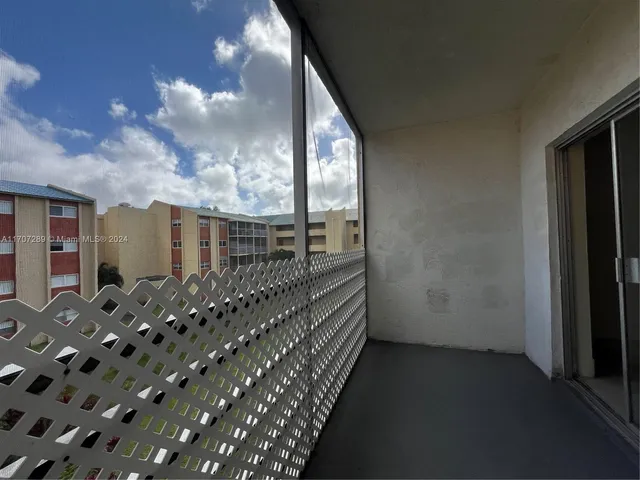 $120,000 | 3700 Northwest 21st Street, Unit 304, Lauderdale Lakes, FL 33311