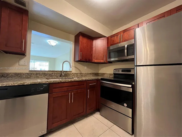 $120,000 | 3700 Northwest 21st Street, Unit 304, Lauderdale Lakes, FL 33311