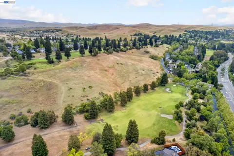 $700,000 | 610 Canyon Woods Court, Unit D, San Ramon, CA 94582