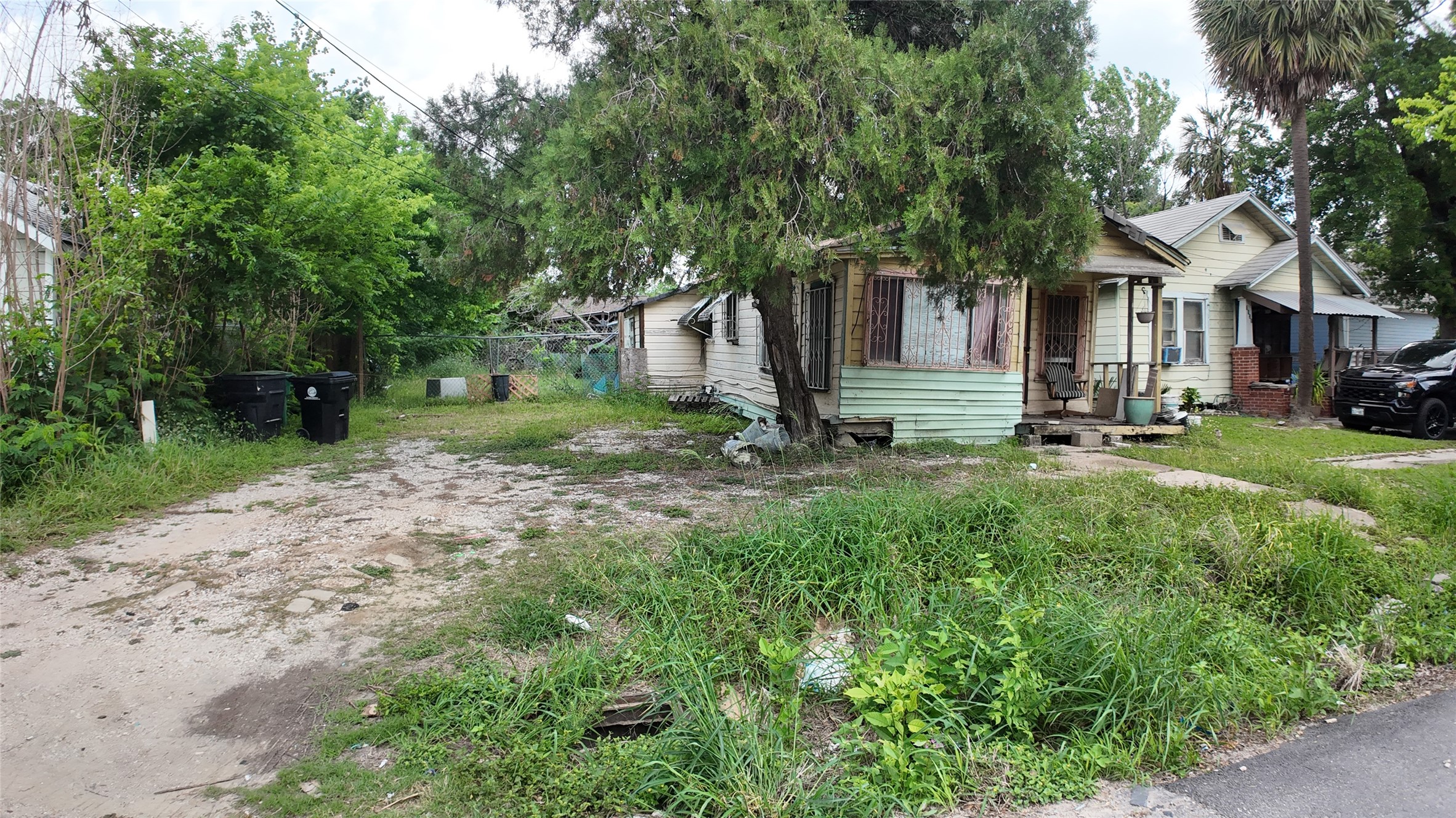 7935 Sherman Street Houston, TX 77012 - Photo 14 of 23 a front view of a house with a yard