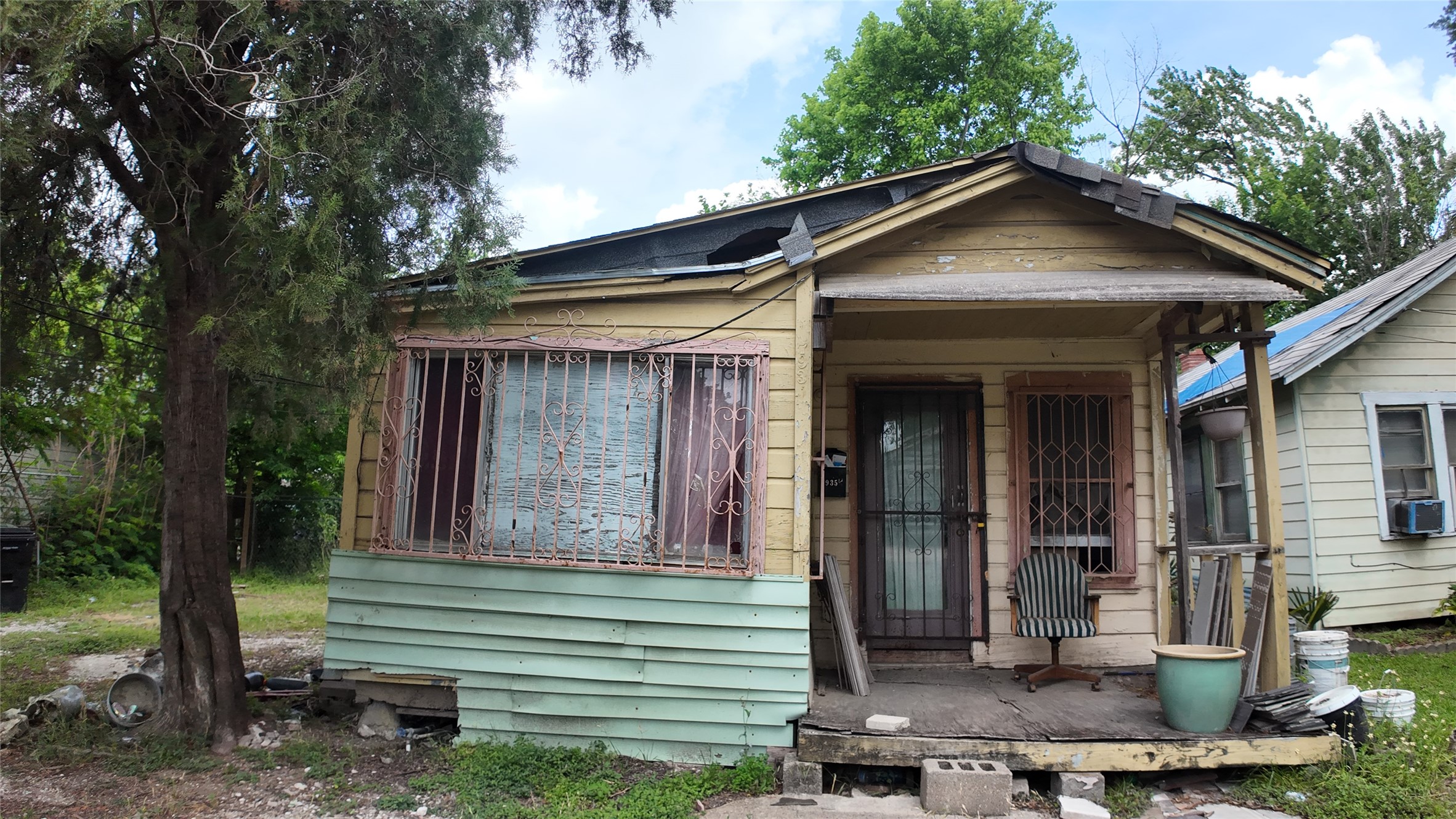 7935 Sherman Street Houston, TX 77012 - Photo 15 of 23 a front view of a house with garden