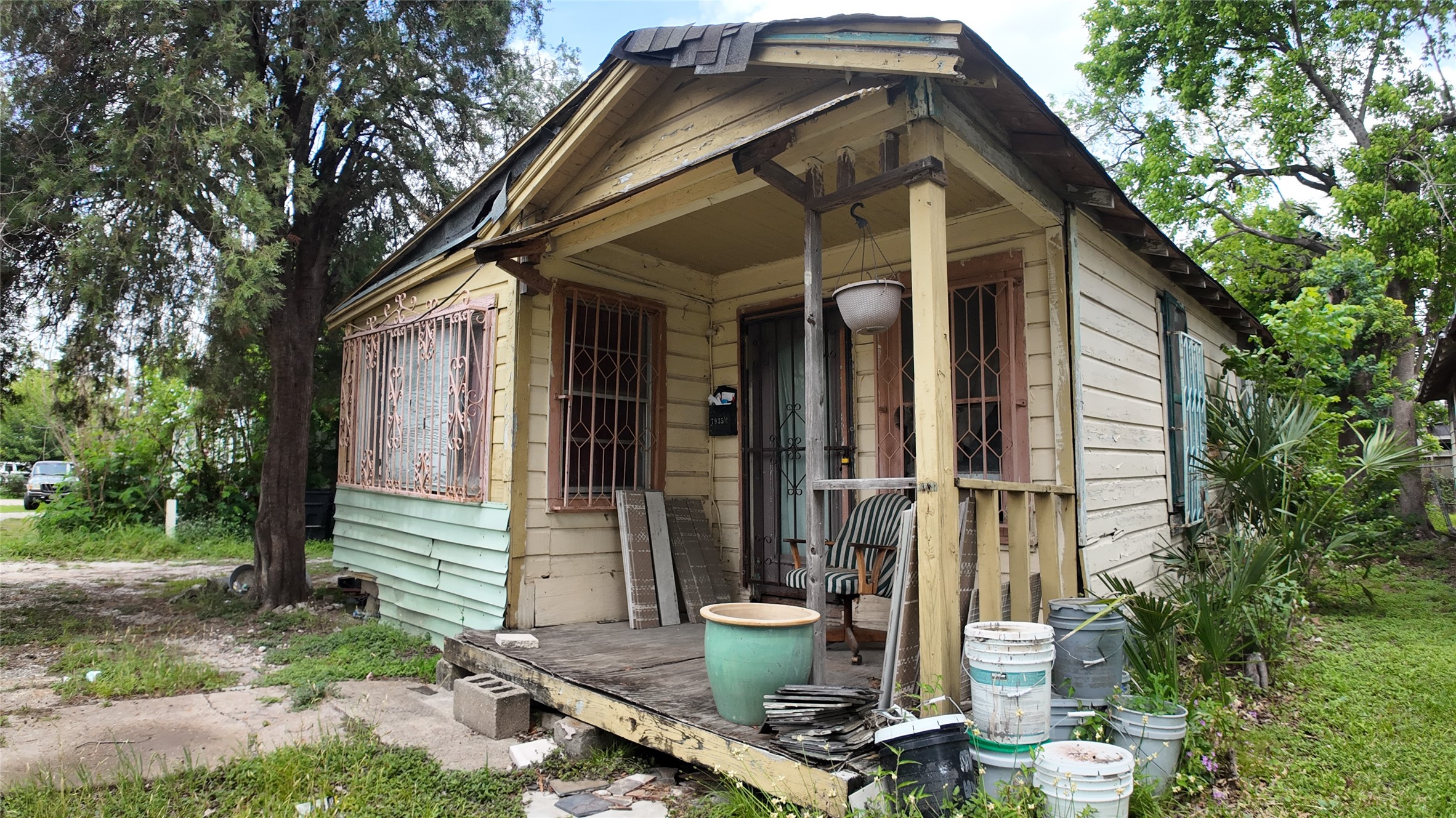 7935 Sherman Street Houston, TX 77012 - Photo 16 of 23 a front view of a house with garden