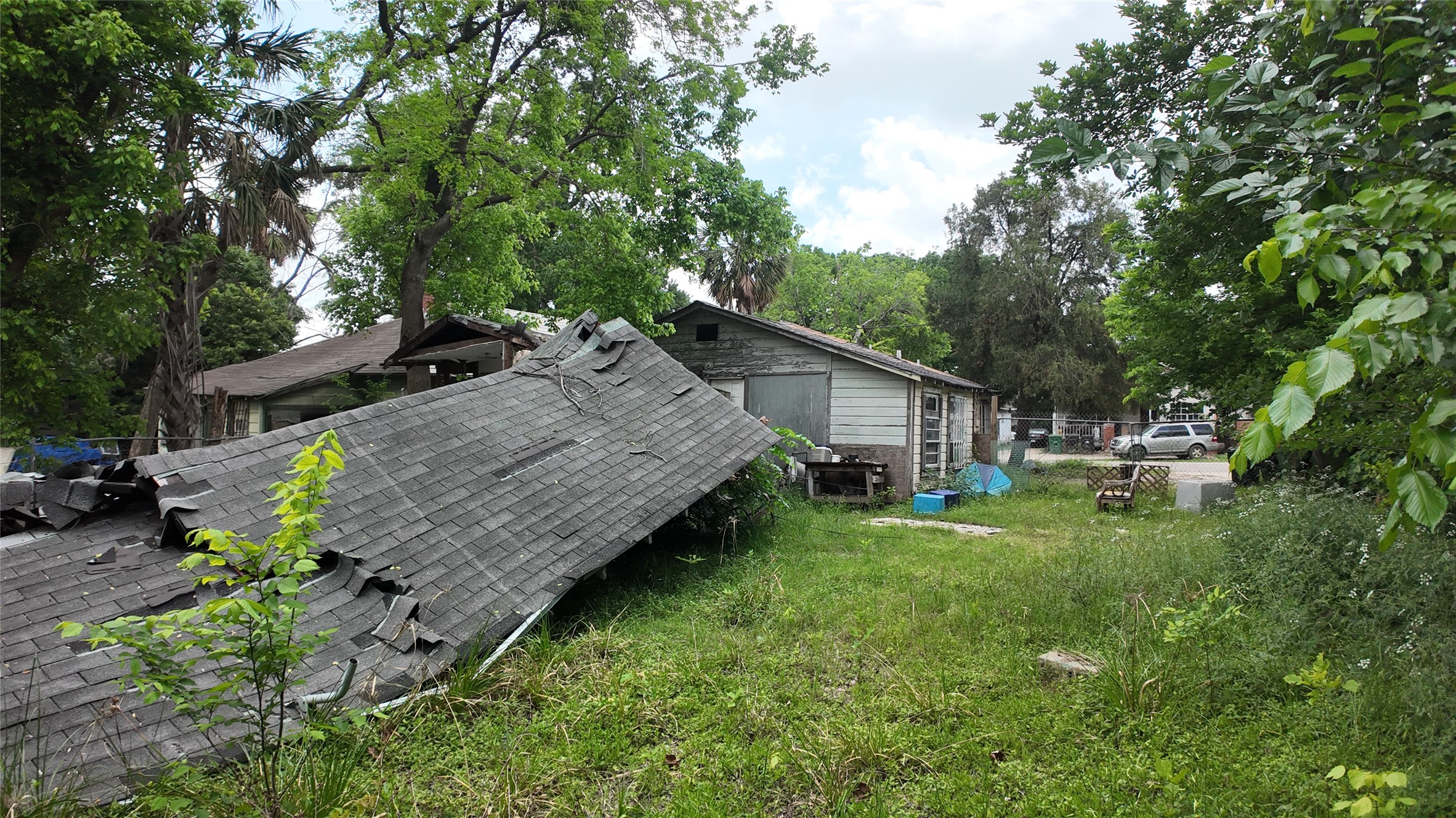 7935 Sherman Street Houston, TX 77012 - Photo 23 of 23 a backyard of a house with table and chairs