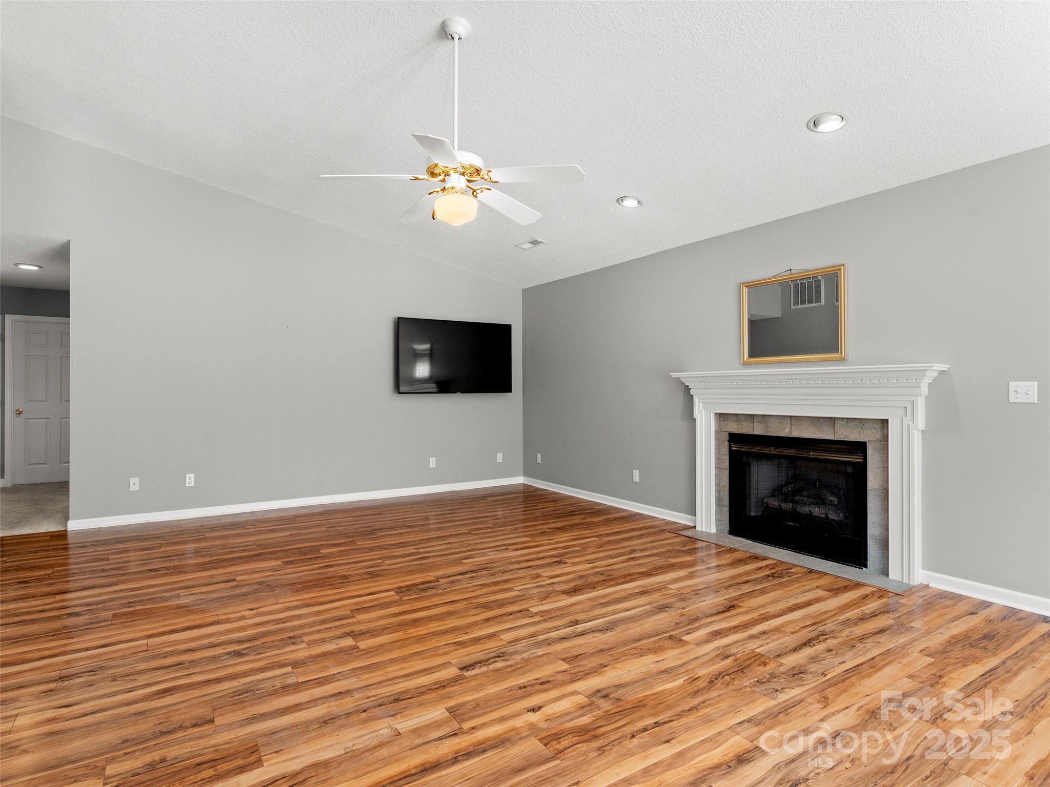 338 Kyfields Weaverville, NC 28787 - Photo 3 of 27