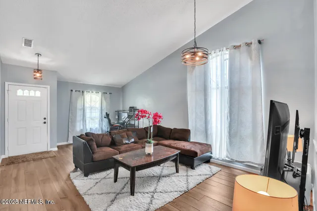 $275,000 | 1539 Mountain Lake Drive West, Jacksonville, FL 32221