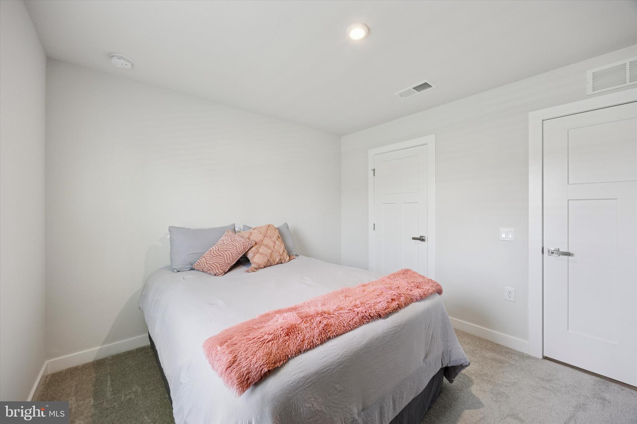 92 Senators Way Berlin, NJ 08009 - Photo 5 of 25