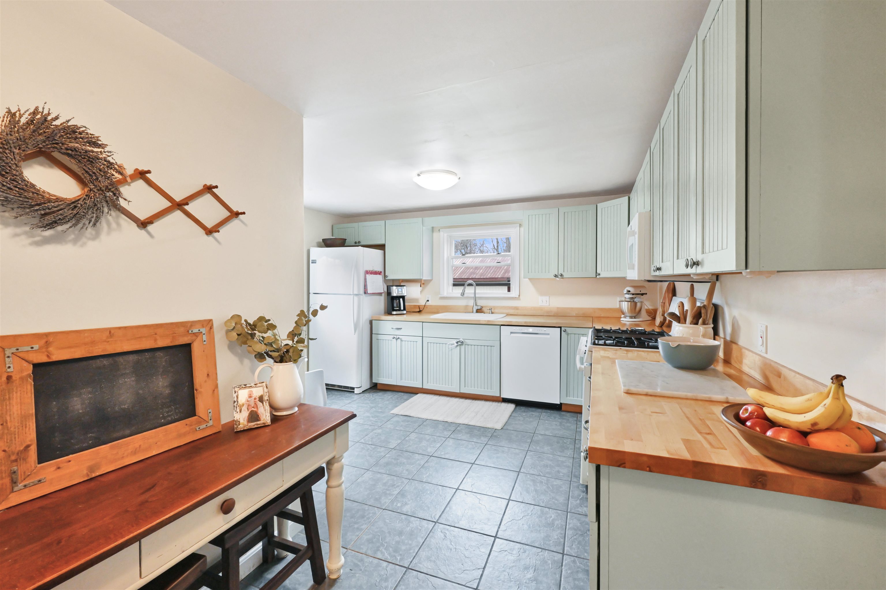 24 Edward Street St. Albans, VT 05478 - Photo 11 of 47