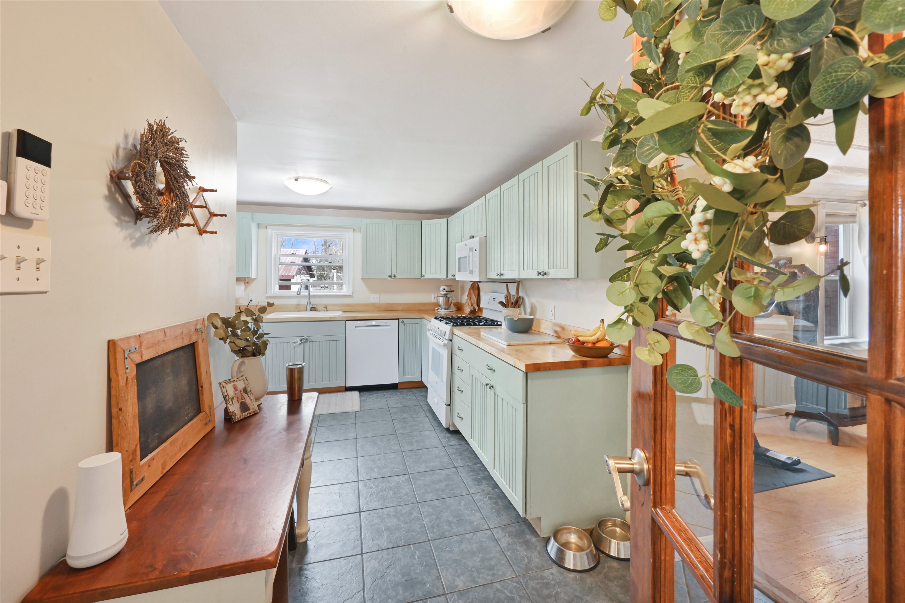 24 Edward Street St. Albans, VT 05478 - Photo 10 of 47