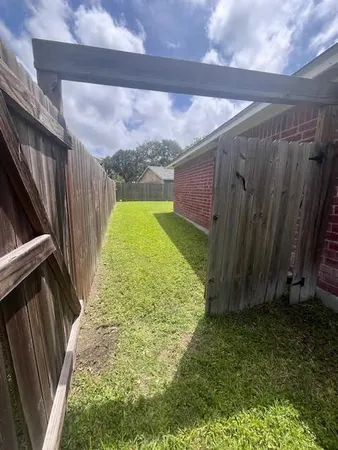 a view of a backyard with pathway