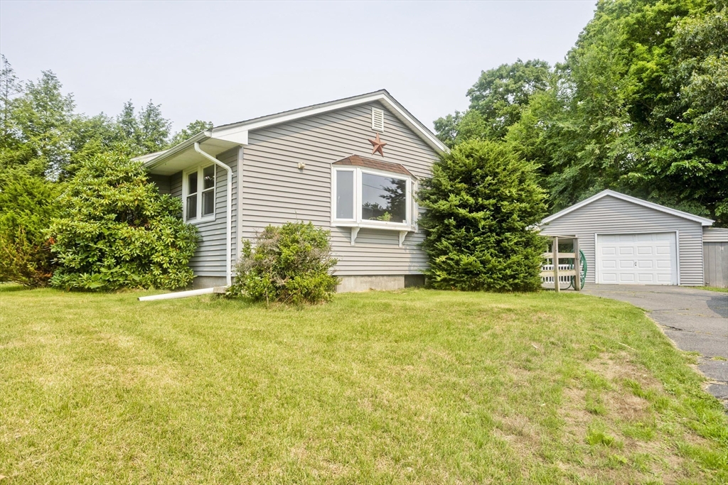 492 Morgan Road West Springfield, MA 01089 - Photo 4 of 31