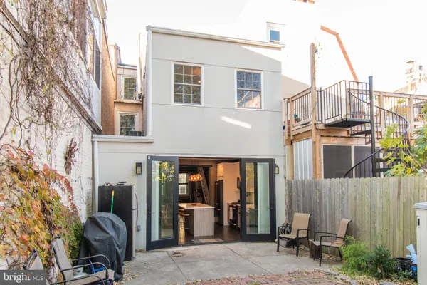 a view of a house with backyard and sitting area