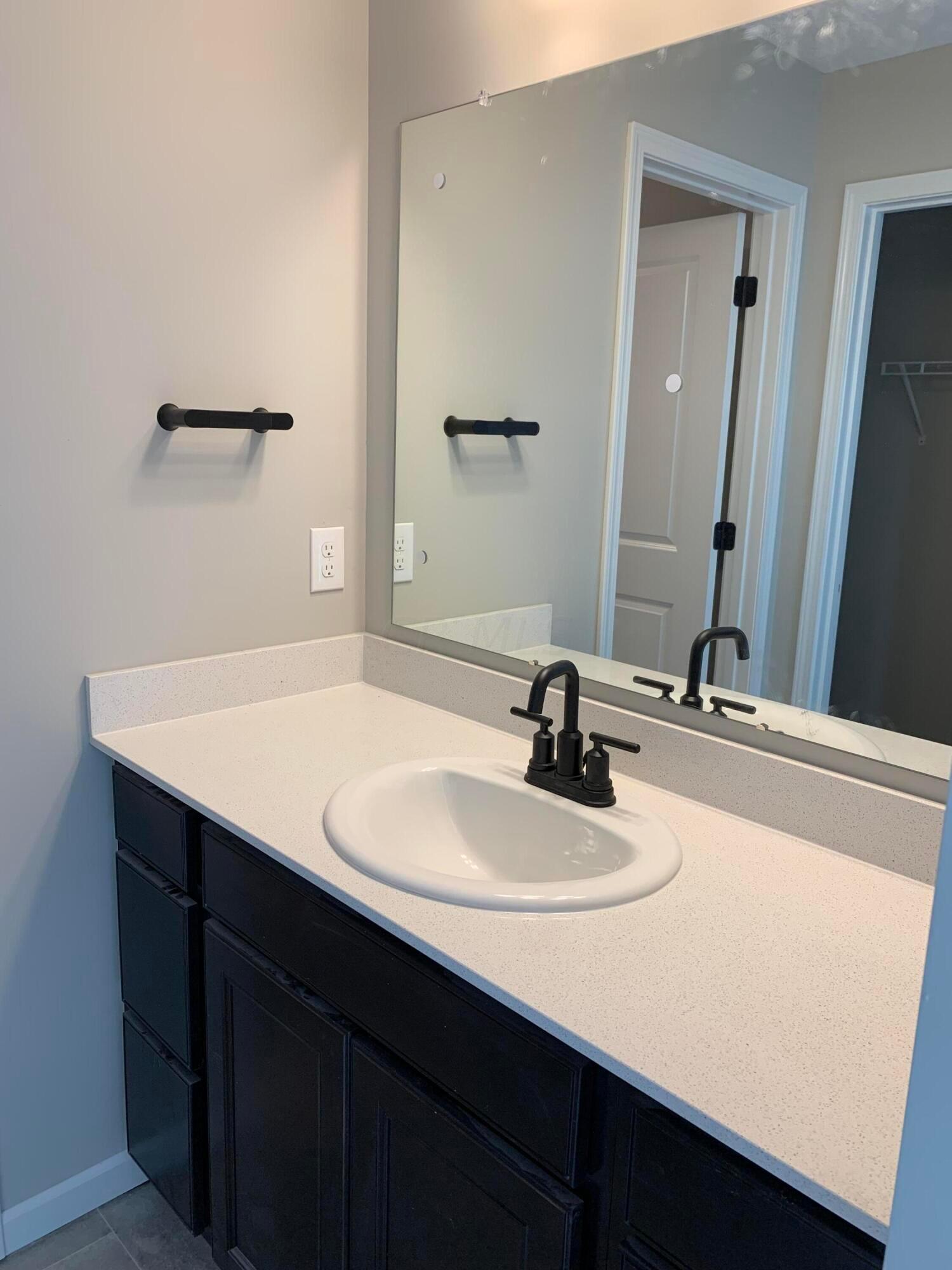 401 West Wind Road, Unit LOT 13367 Delaware, OH 43015 - Photo 41 of 54 Jack n Jill Bath