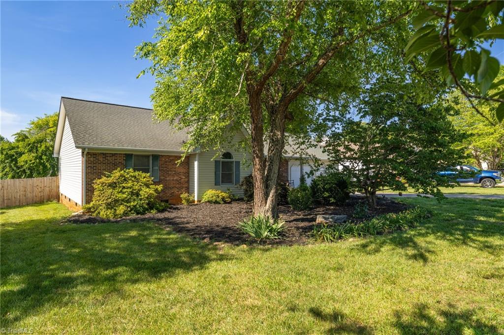 7494 Friendship Ledford Road Winston-Salem, NC 27107 - Photo 3 of 33