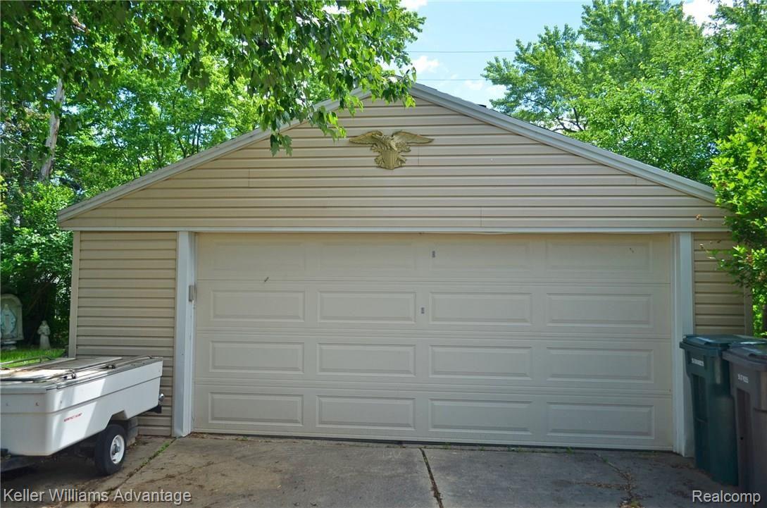 1387 South Gulley Road Dearborn, MI 48124 - Photo 3 of 32 2 car detached garage.jpg