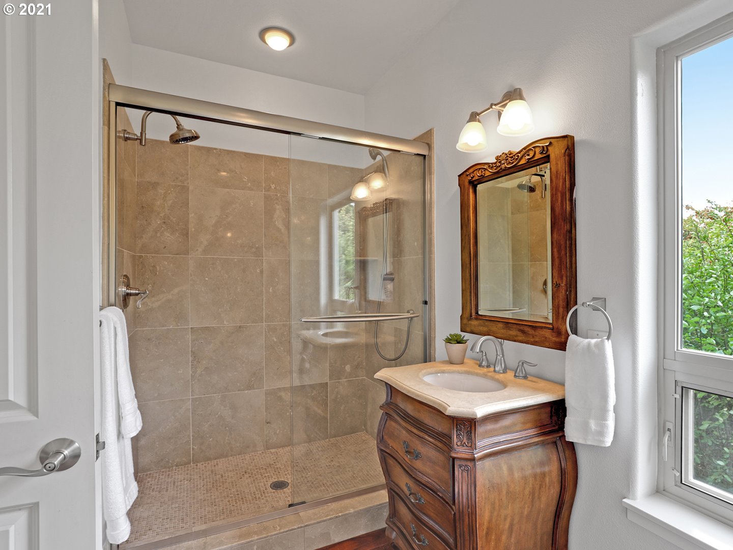 8423 Northwest Reed Drive Portland, OR 97229 - Photo 14 of 32 Gallery Image 14