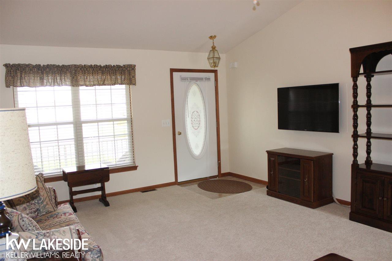 472 Newcastle Lane Romeo, MI 48065 - Photo 8 of 25 31390911-7.JPG