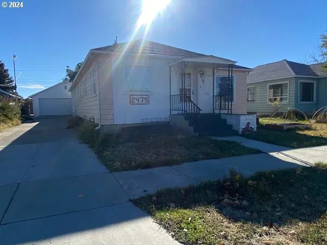 a view of a back yard of the house