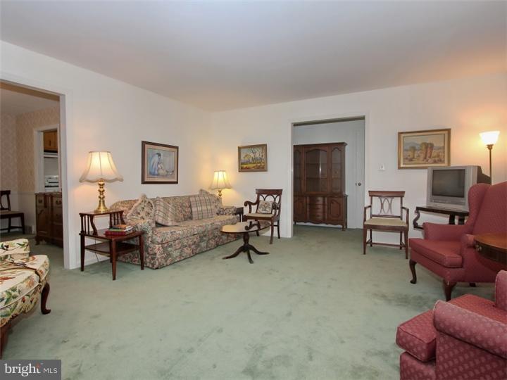 231 Riverside Drive Princeton, NJ 08540 - Photo 5 of 19