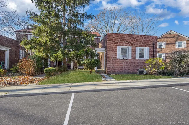 $299,000 | 144-66 Village Road, Unit 75D | Kew Gardens Hills