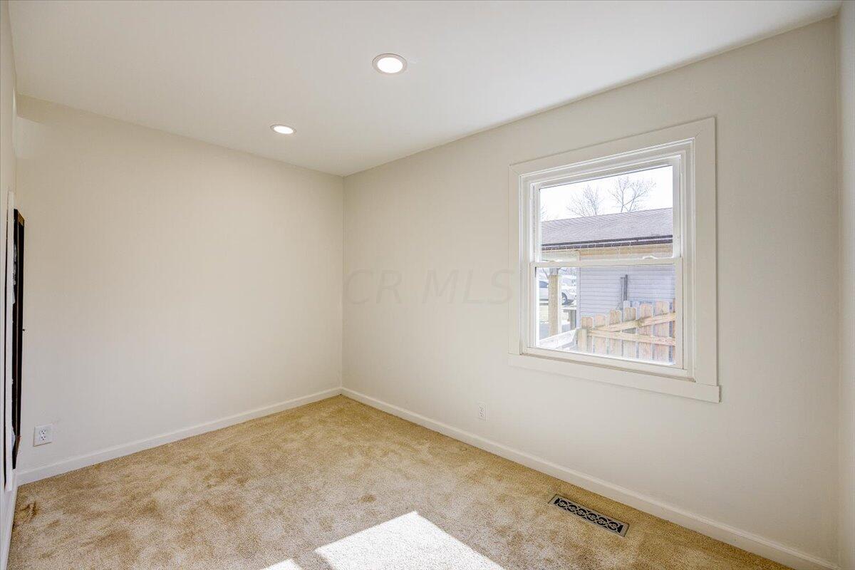 883 Sunview Road Reynoldsburg, OH 43068 - Photo 22 of 25 19-Bedroom