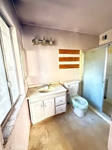 a view of empty room with a fireplace