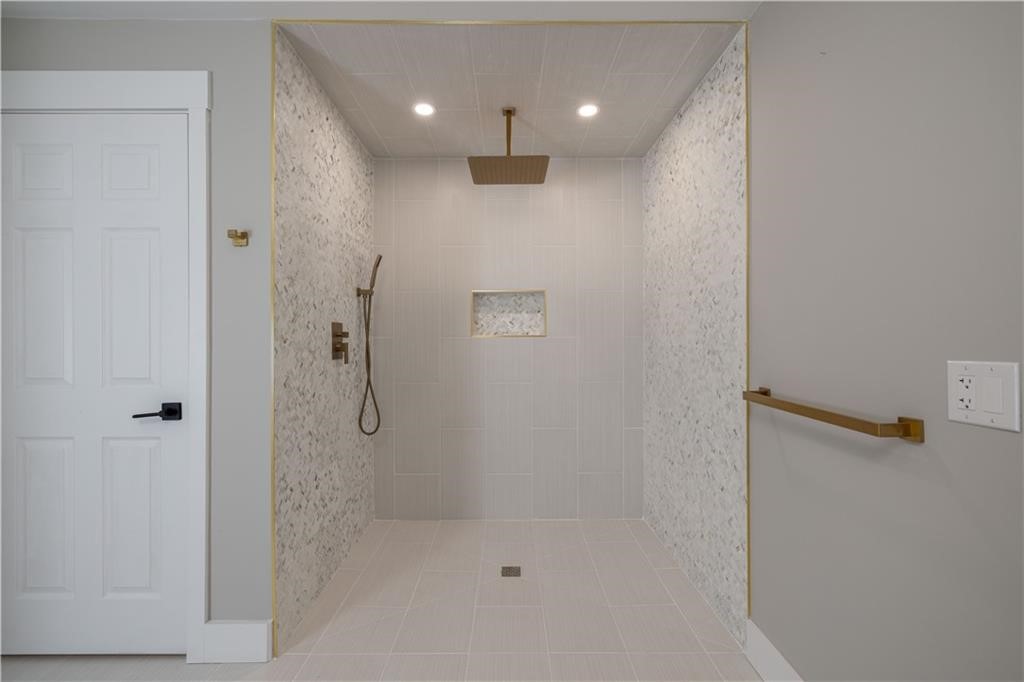 311 Hope Road Cranston, RI 02921 - Photo 17 of 33