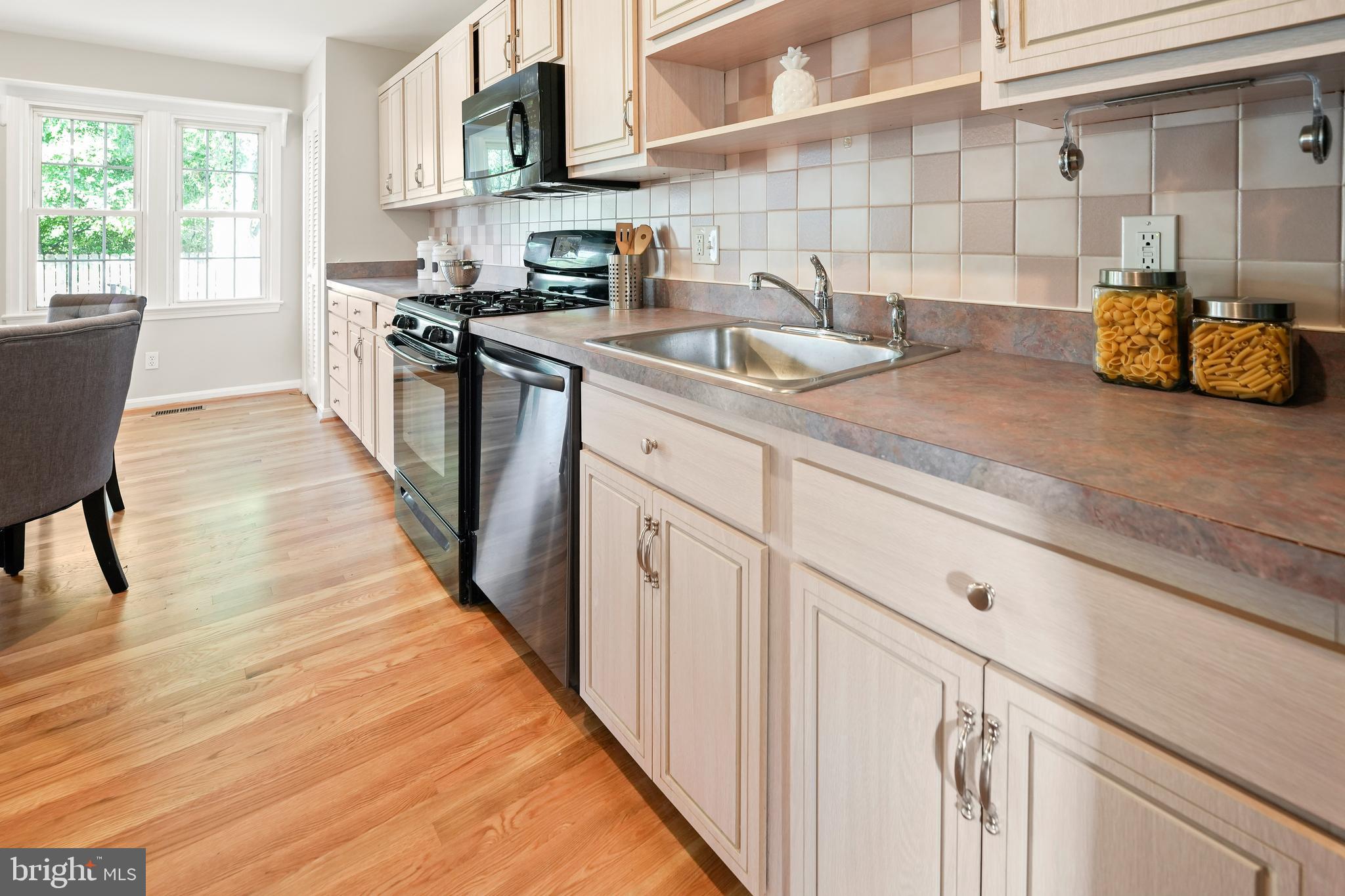 7629 Hayfield Road Alexandria, VA 22315 - Photo 12 of 49 Gallery Image 12