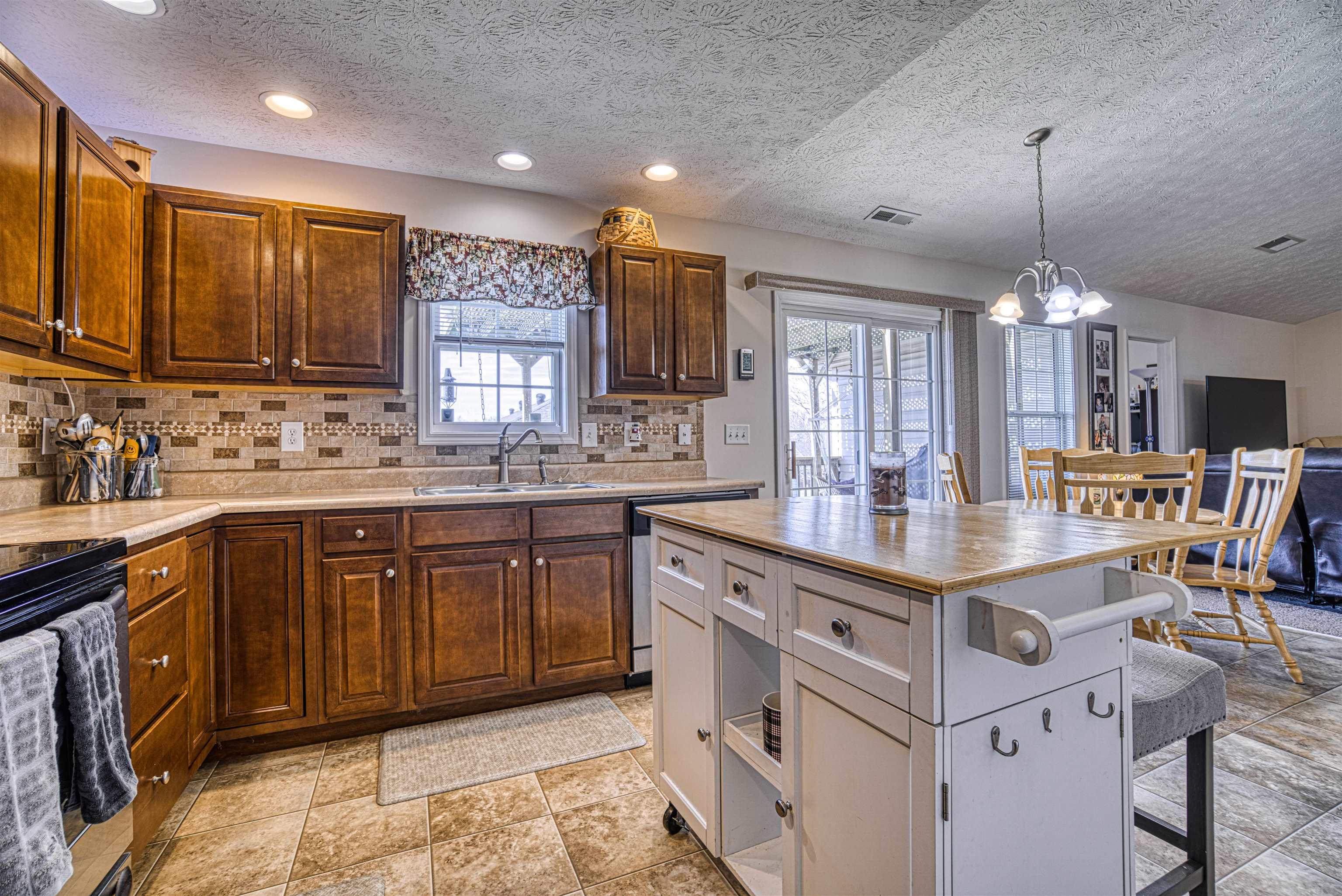 10410 Chatteris Road Evansville, IN 47725 - Photo 12 of 24 Gallery Image 12