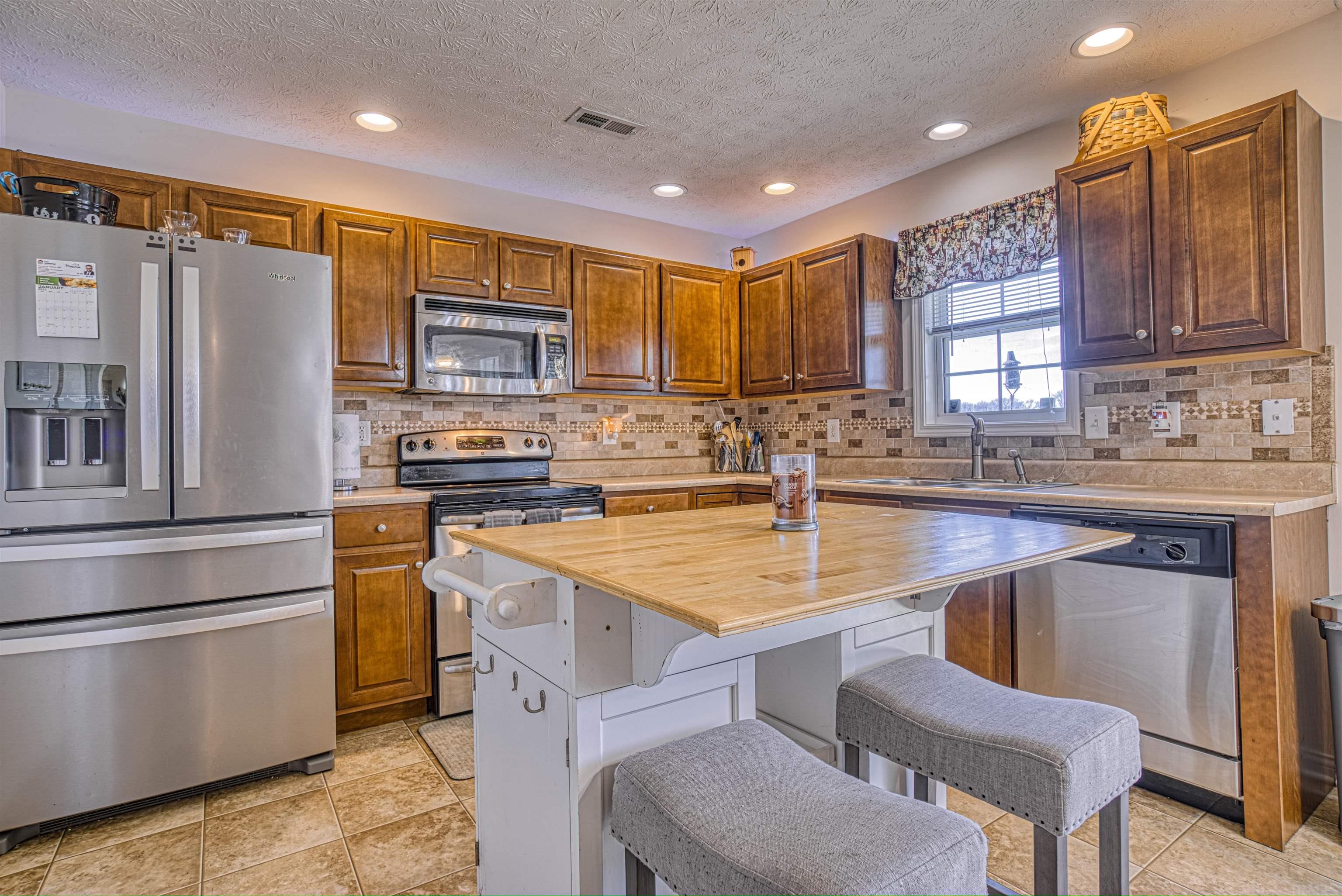 10410 Chatteris Road Evansville, IN 47725 - Photo 10 of 24 Gallery Image 10