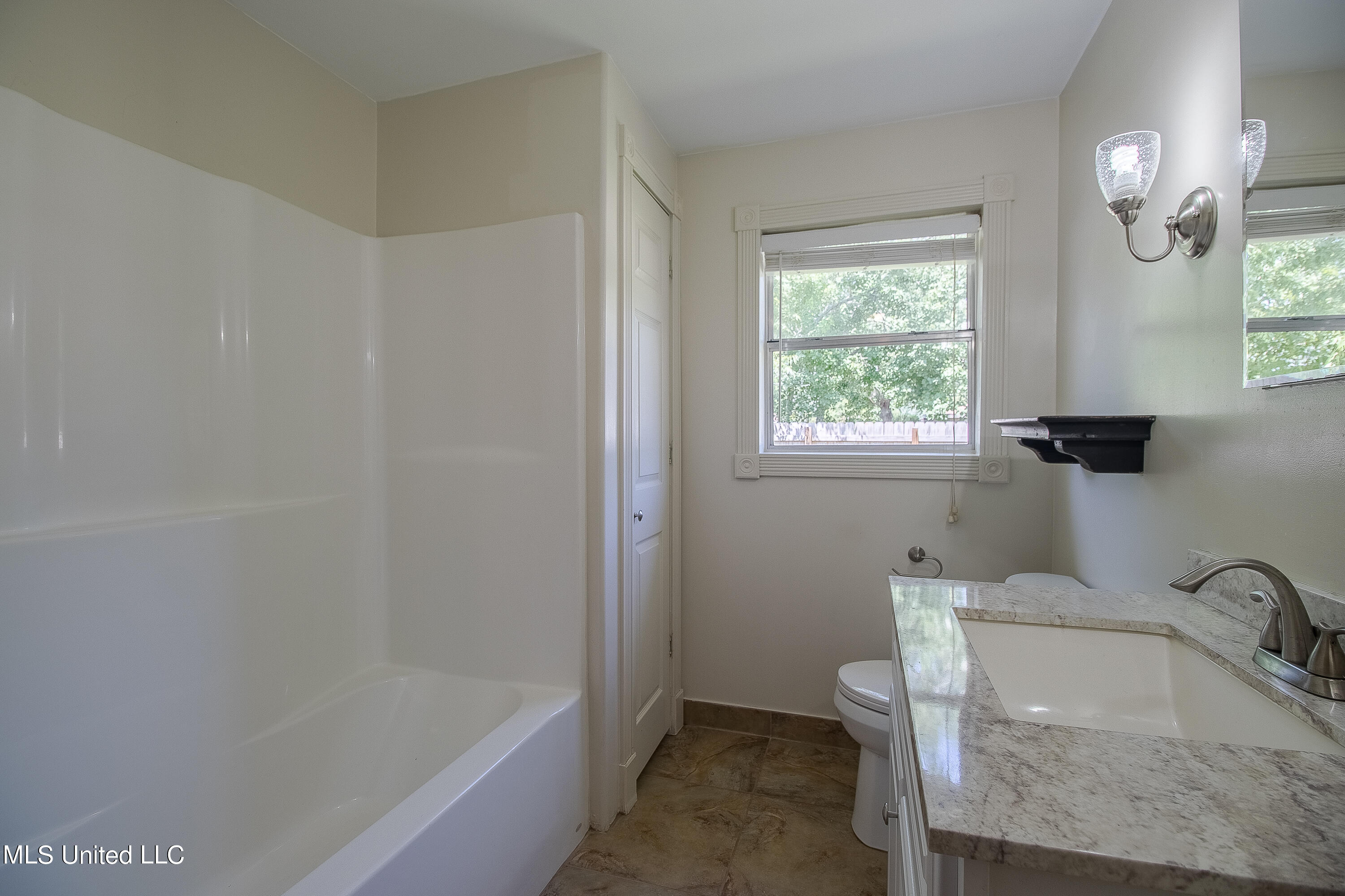 1502 Courthouse Road Gulfport, MS 39507 - Photo 10 of 18 1502 Courthouse-106