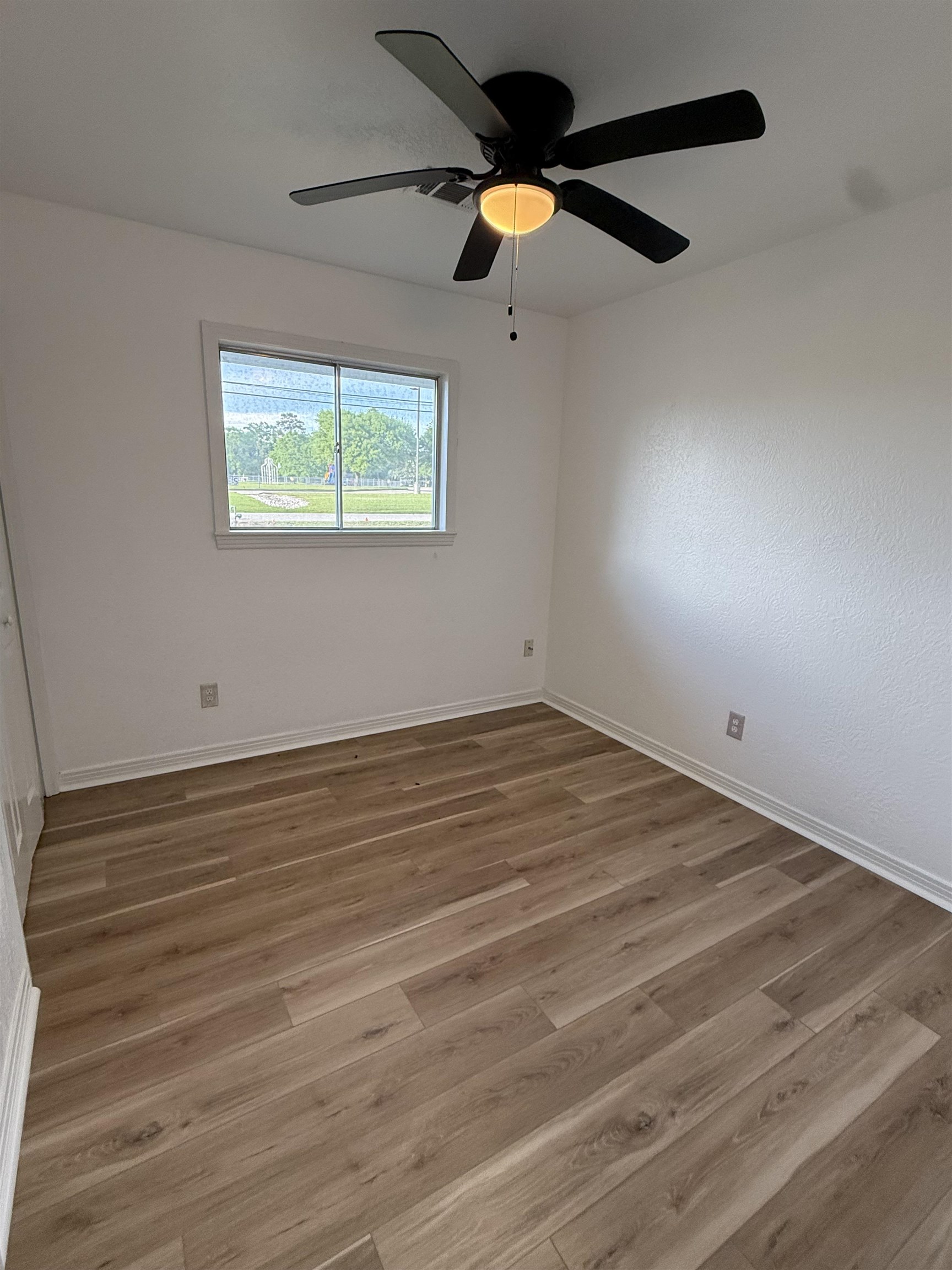 245 West Ave P Silsbee, TX 77656 - Photo 7 of 37
