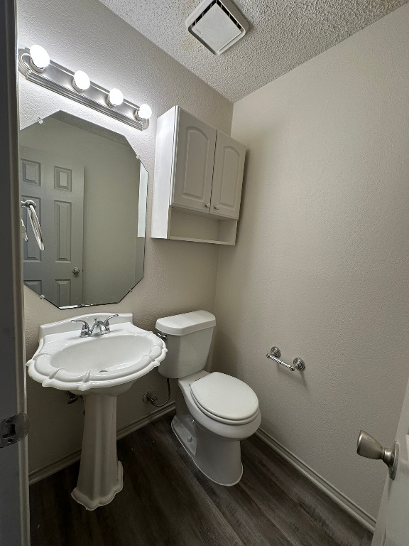 814 Smoke Signal Pass Pflugerville, TX 78660 - Photo 5 of 29 Half bathroom