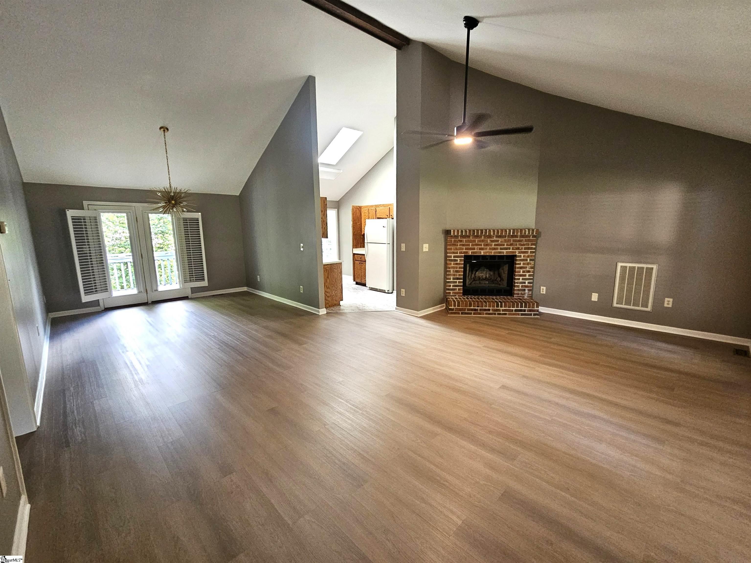 803 Dillard Road Greer, SC 29650 - Photo 4 of 33
