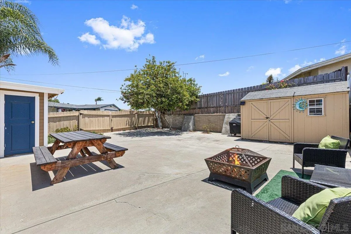 6295 Calle Pavana San Diego, CA 92139 - Photo 25 of 27 a living room with furniture and a potted plant