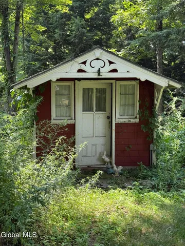 $519,000 | 2352 Ridge Road, Queensbury, NY 12804