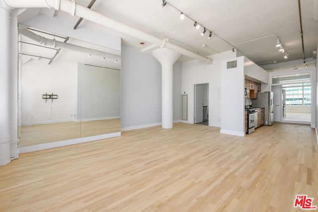 a view of a big room with closet and windows