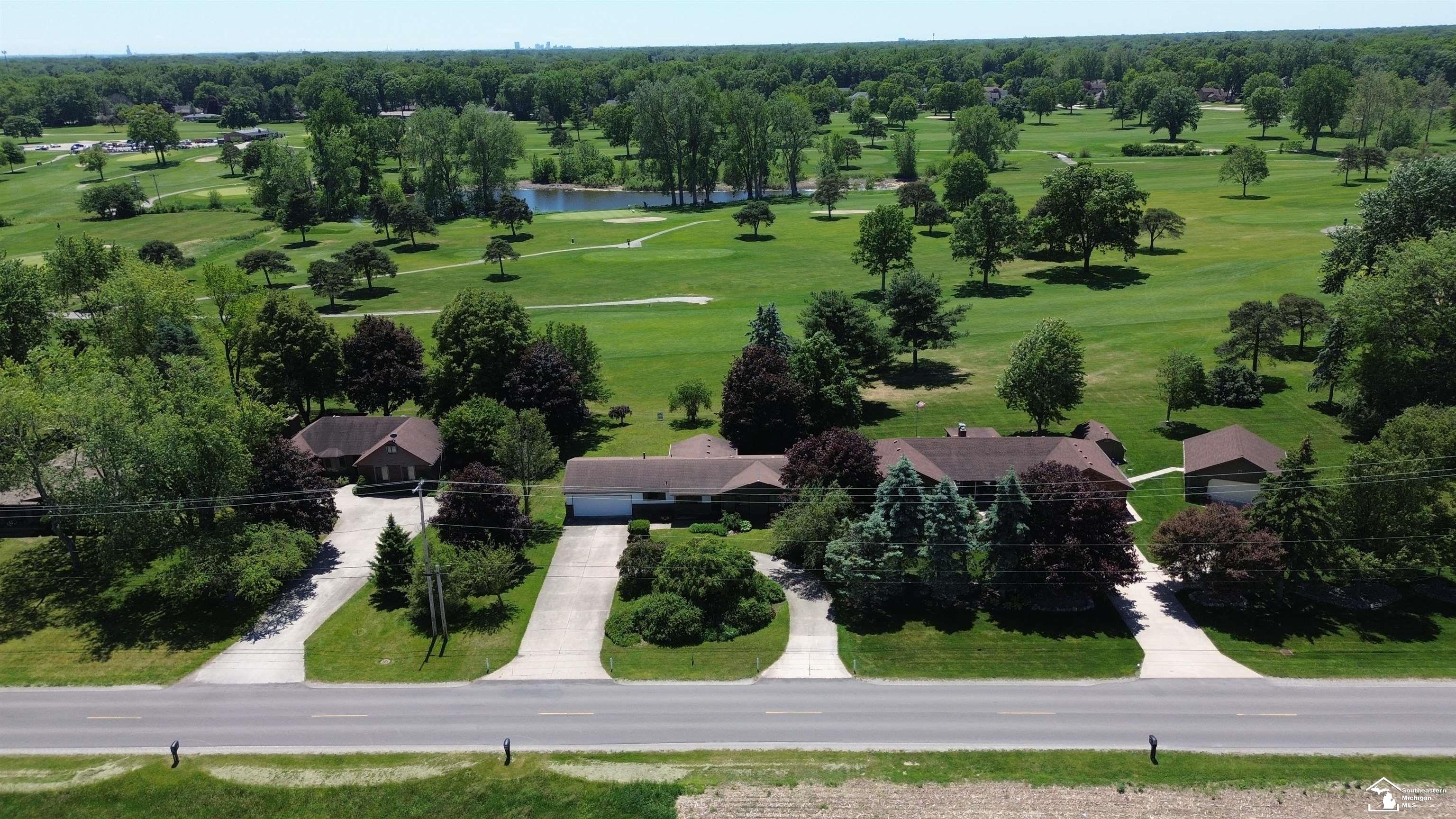 1303 West Erie Road Temperance, MI 48182 - Photo 4 of 30