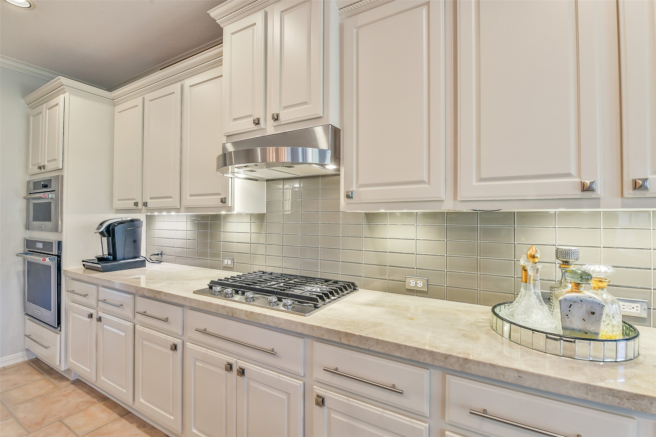 25247 Bull Ridge Drive Porter, TX 77365 - Photo 13 of 50 “Zephyr Tamburo” Vent-a-Hood and a KitchenAid Appliances