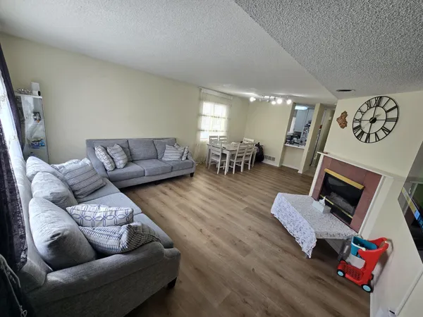 $215,000 | 1948 Greenview Place Southwest, Rochester, MN 55902