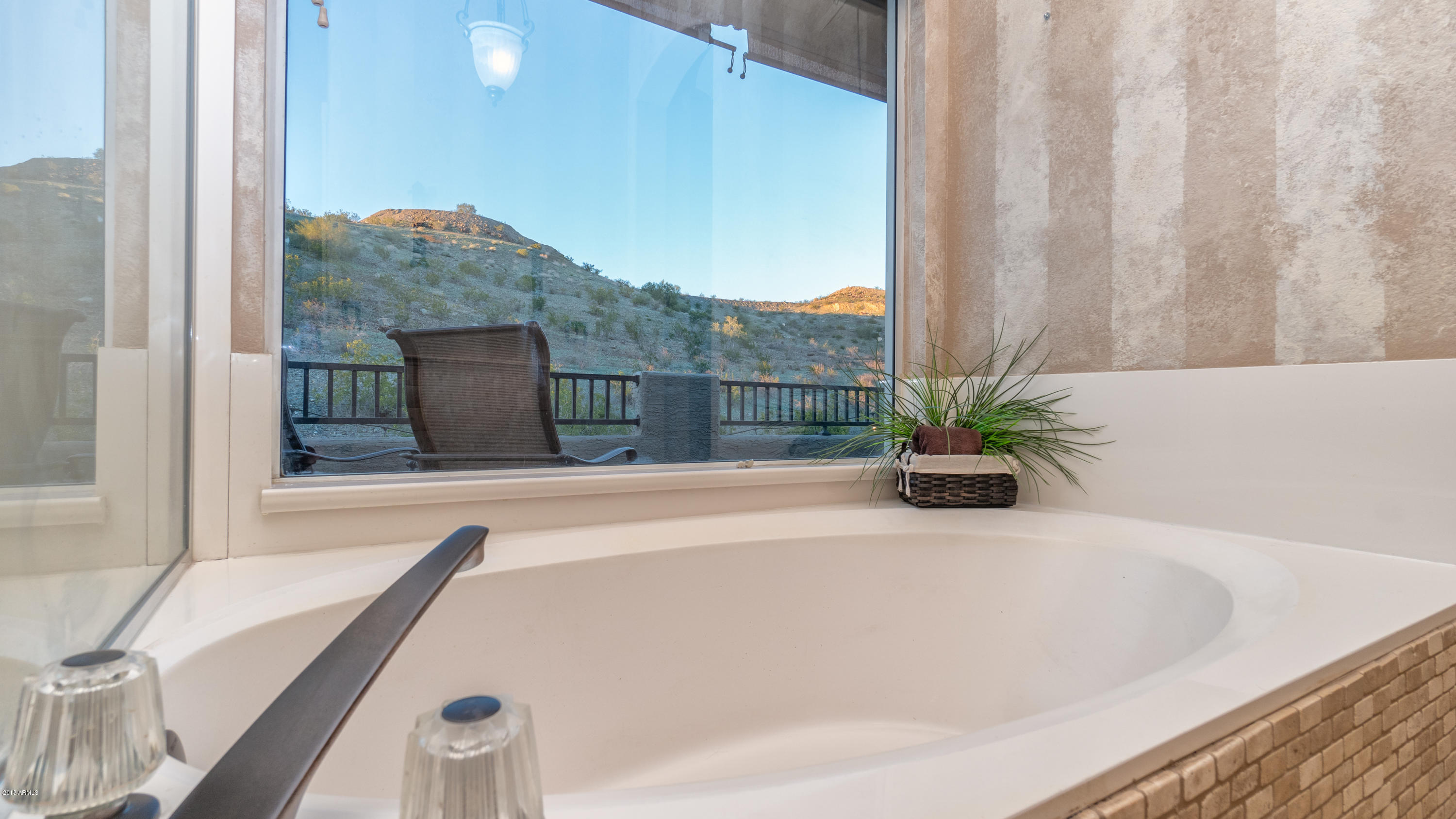 1622 East Nighthawk Way Phoenix, AZ 85048 - Photo 32 of 58 Master Bathroom Tub