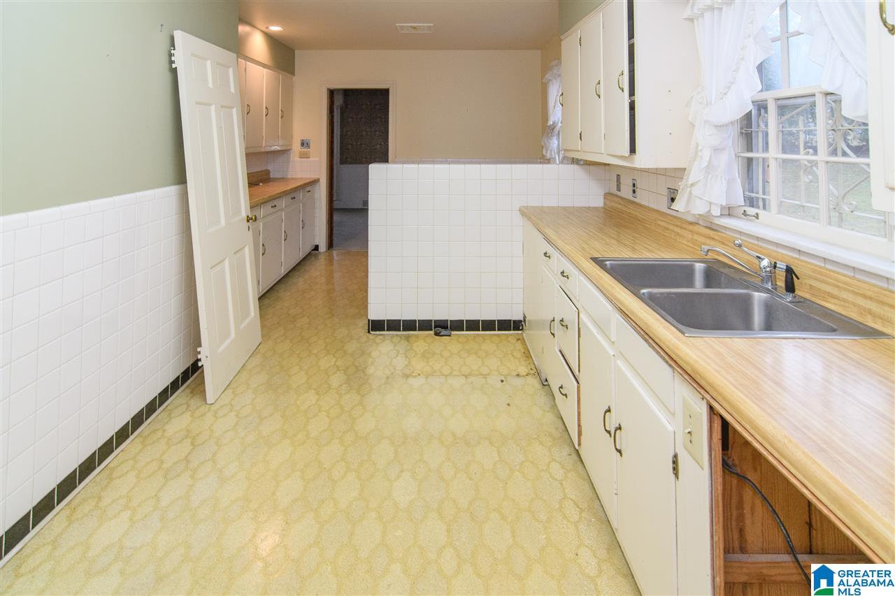 2508 Shades Crest Road Birmingham, AL 35209 - Photo 15 of 37