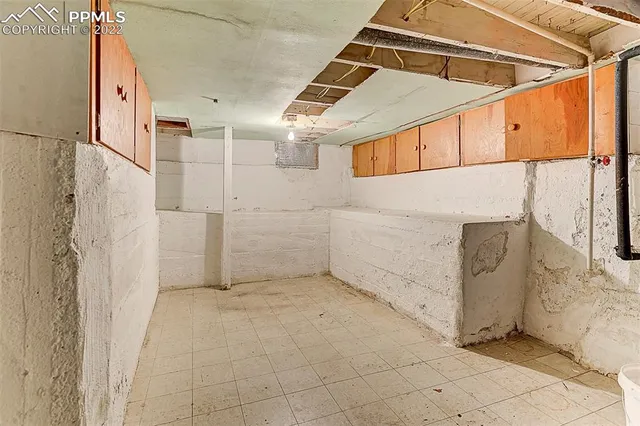 a view of utility room