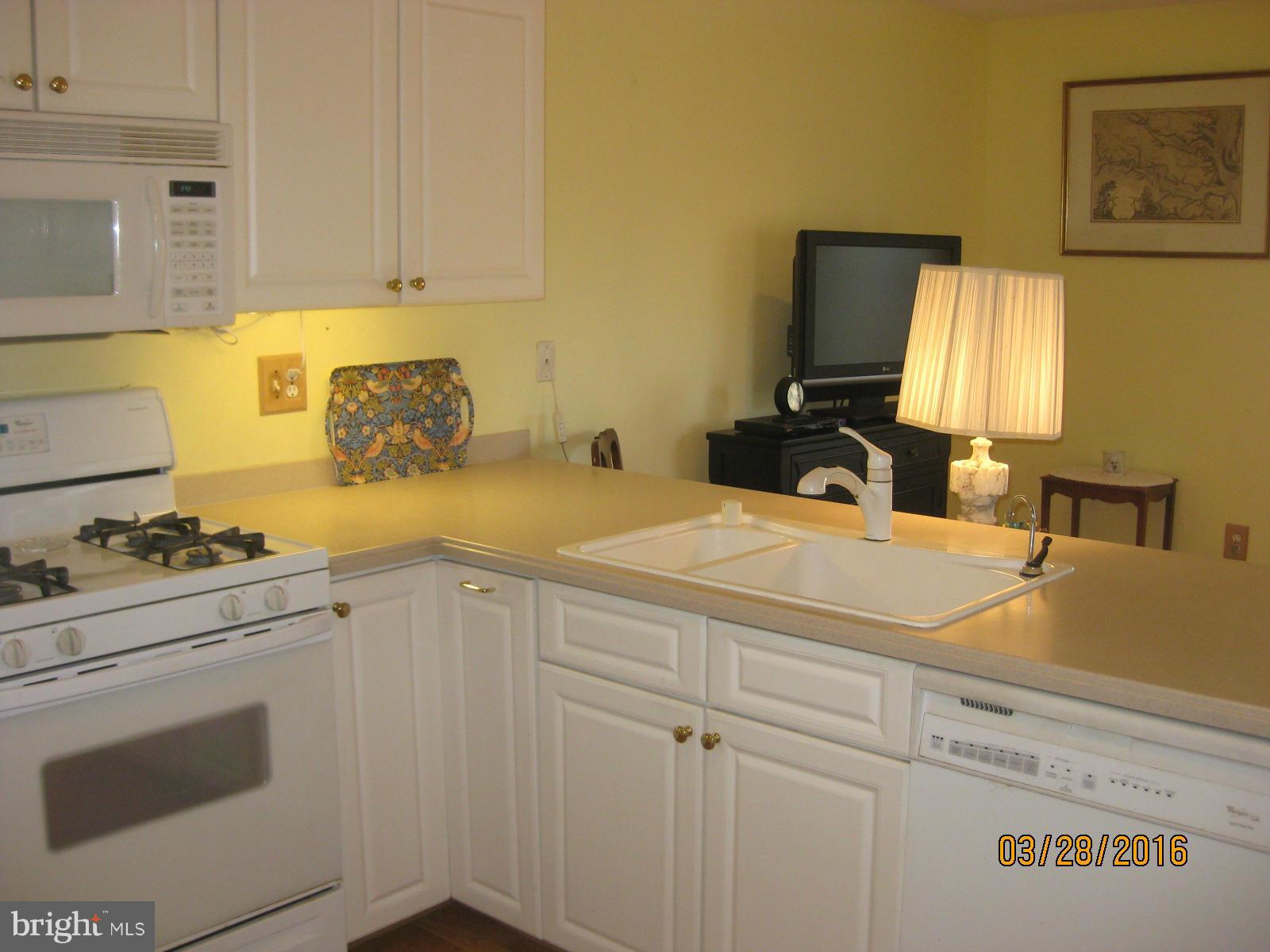 12310 Rosslare Ridge Road, Unit 404 Lutherville-Timonium, MD 21093 - Photo 13 of 23 Kitchen