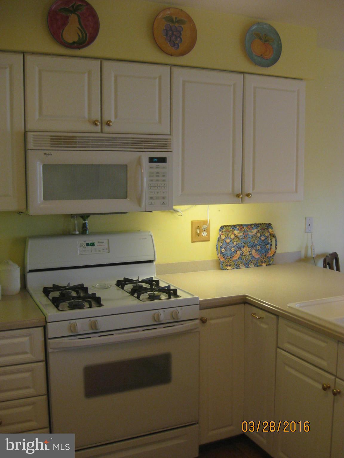 12310 Rosslare Ridge Road, Unit 404 Lutherville-Timonium, MD 21093 - Photo 14 of 23 Kitchen
