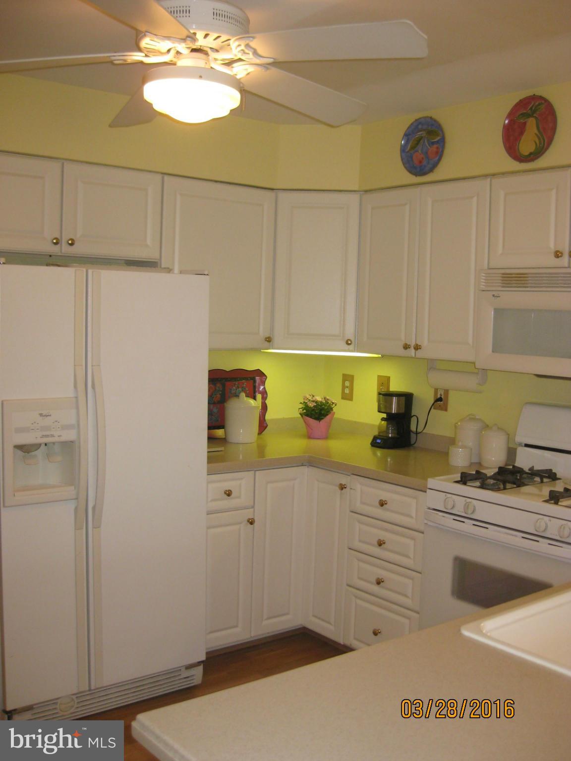 12310 Rosslare Ridge Road, Unit 404 Lutherville-Timonium, MD 21093 - Photo 15 of 23 Kitchen