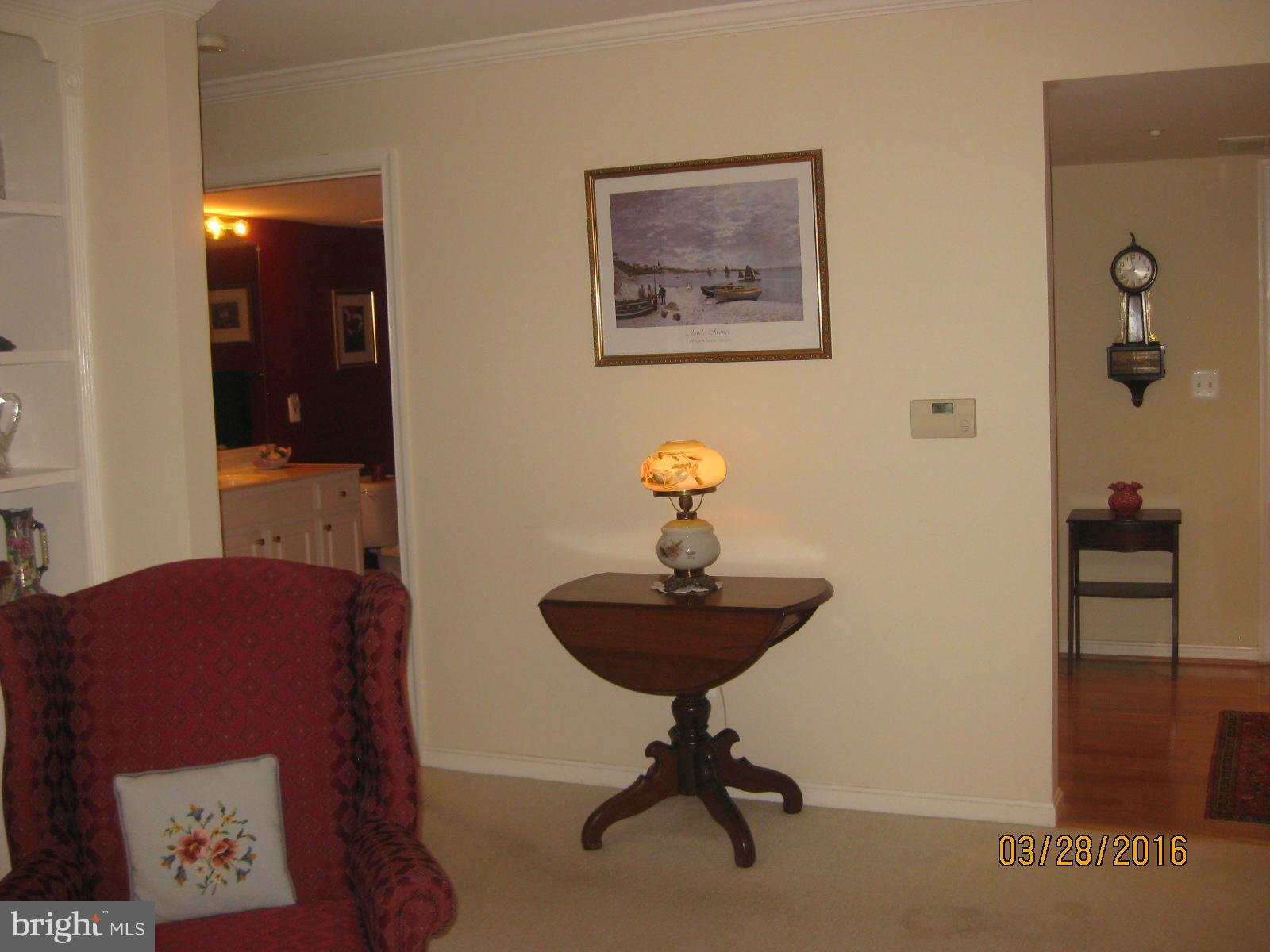 12310 Rosslare Ridge Road, Unit 404 Lutherville-Timonium, MD 21093 - Photo 4 of 23 Living Room