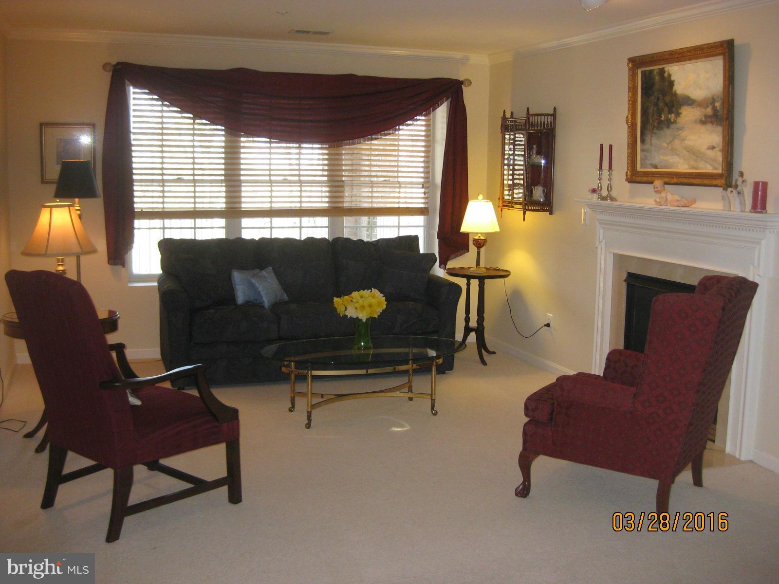 12310 Rosslare Ridge Road, Unit 404 Lutherville-Timonium, MD 21093 - Photo 5 of 23 Living Room