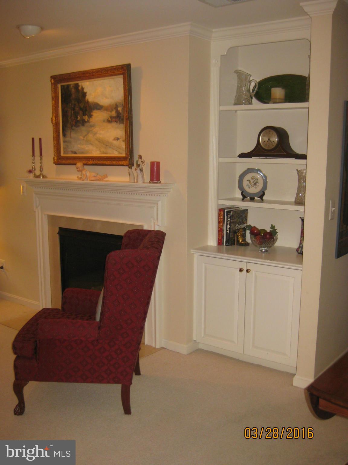 12310 Rosslare Ridge Road, Unit 404 Lutherville-Timonium, MD 21093 - Photo 7 of 23 Living Room