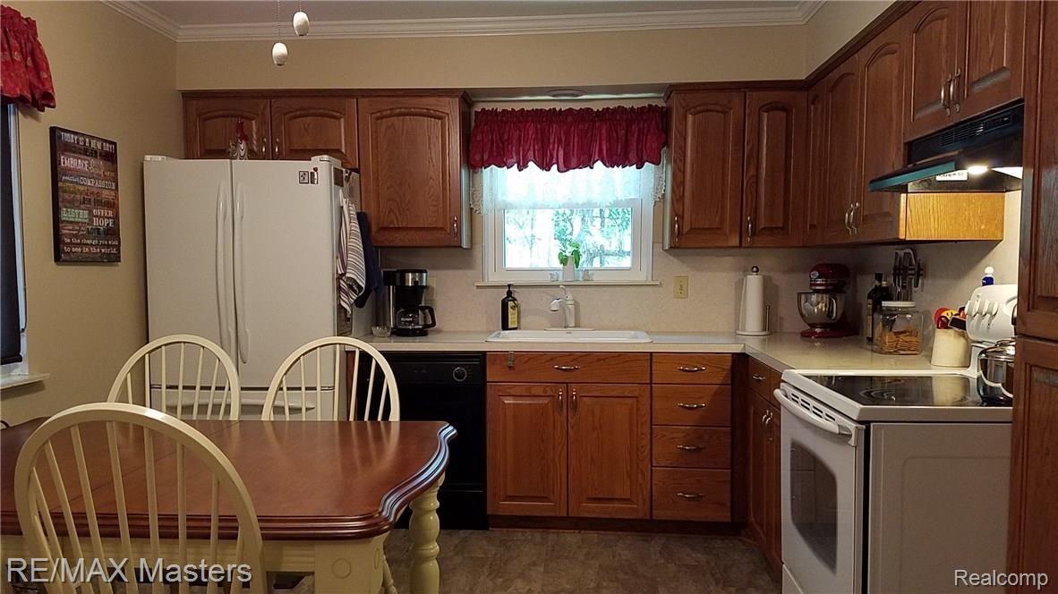 12367 Grafton Road Carleton, MI 48117 - Photo 4 of 40 20160713_125304.jpg