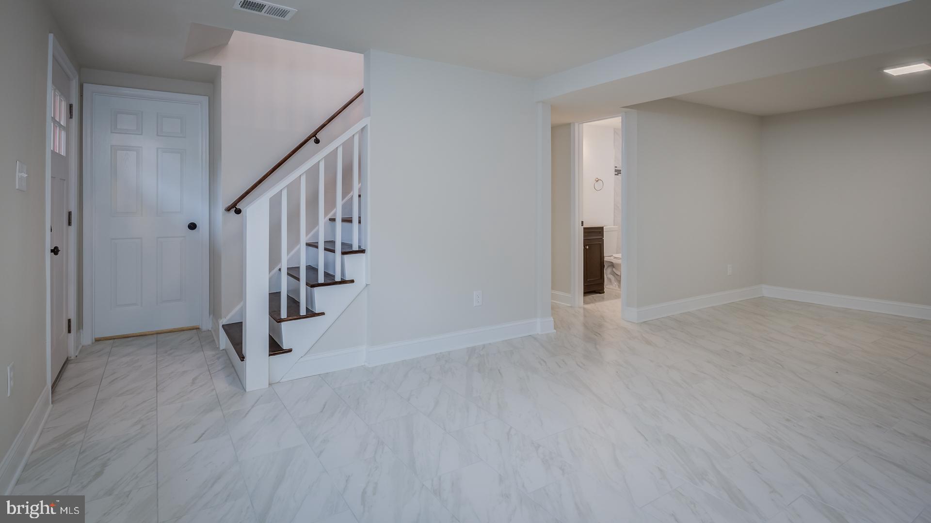14027 Lindendale Road Woodbridge, VA 22193 - Photo 3 of 32 Gallery Image 3